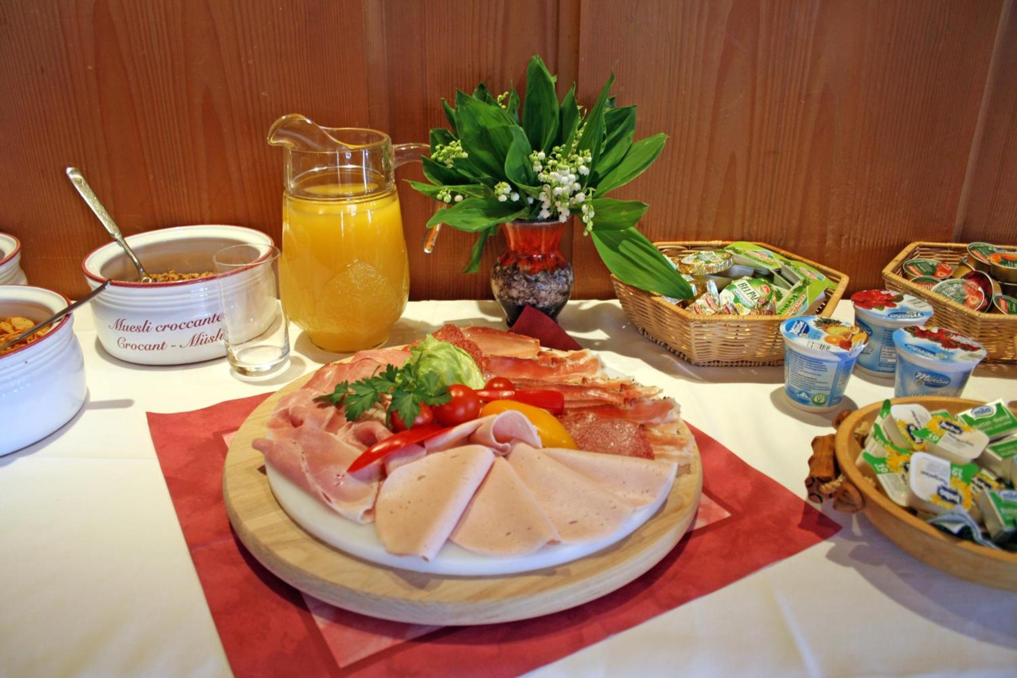Pension Thalerhof Rifiano Exterior photo